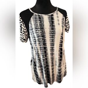 Grace & Emma black-and-white tie-dye top. Size medium